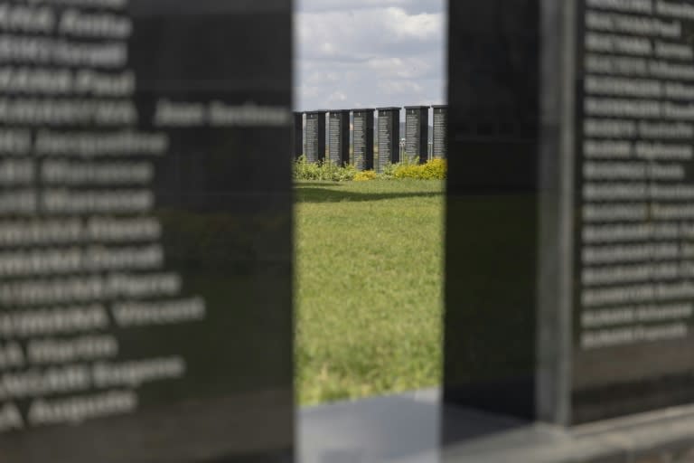 Murs de noms de victimes du génocide des Tutsi au mémorial Murambi de Nyamagabe, au Rwanda, le 12 mars 2024 (Guillem Sartorio)