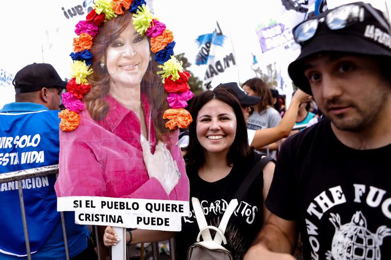 Militantes llegan al Estadio Único de La Plata para el acto de Cristina Kirchner