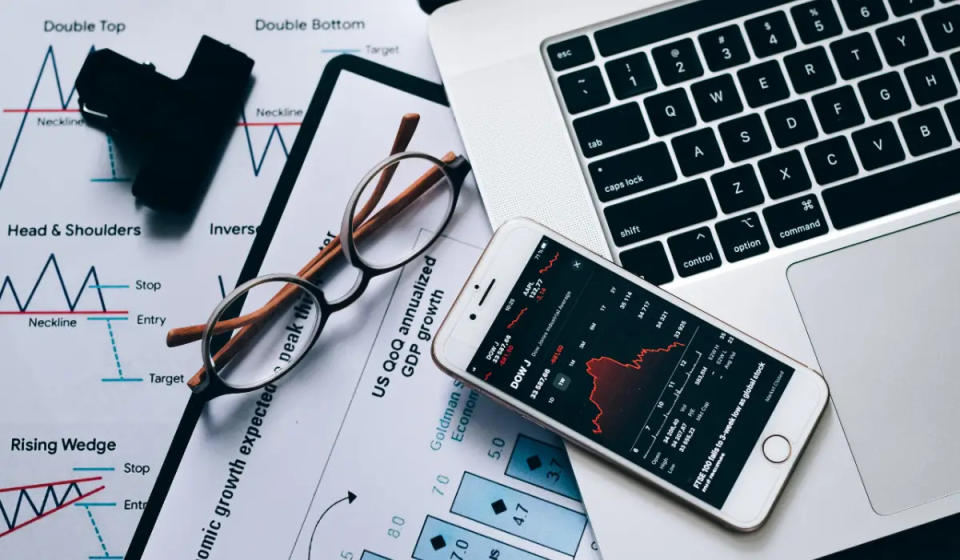 Las bolsas mundiales cierran una semana que estuvo marcada por los aumentos en la tasa de interés que aprobaron los bancos centrales. Foto: Leeloo Thefirst/Pexels