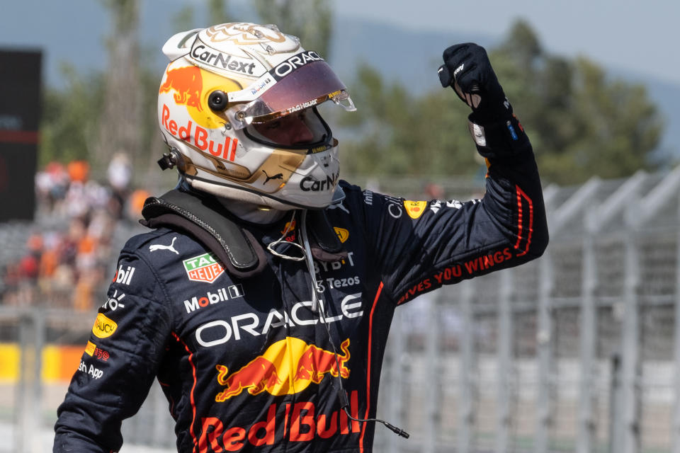 BARCELONA, SPAIN - MAY 22: Max Verstappen, NDL, Oracle Red Bull Racing RB18 Honda in action during the F1 World Championship Spanish Grand Prix on May 22, 2022 in Barcelona, ​​Spain.  (Photo by Jay Hirano ATPImages/Getty Images)