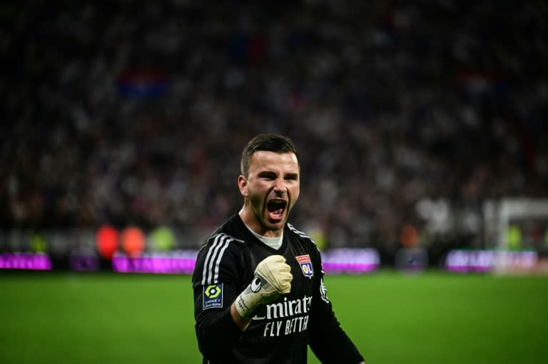 Le gardien de l'OL Anthony Lopes exulte après le succès 4-3 face à Brest, le 14 avril 2024 au Groupama Stadium (OLIVIER CHASSIGNOLE)