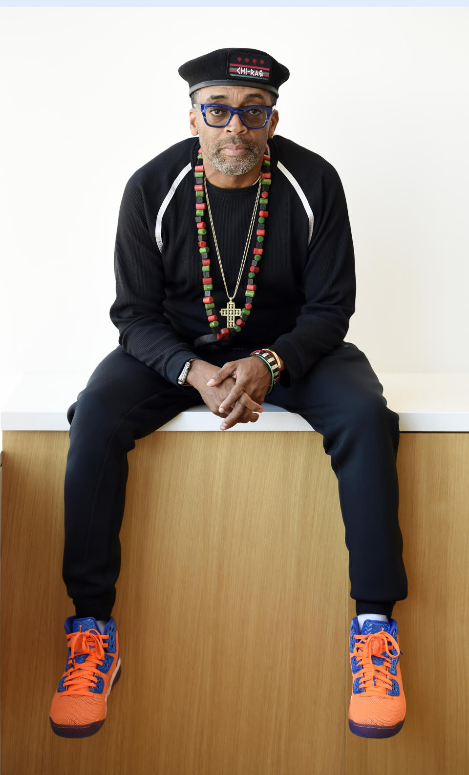 ARCHIVO - El cineasta Spike Lee posa en Beverly Hills, California, el 7 de octubre de 2015. Lee presidirá el jurado de la 74ta edición del Festival de Cine de Cannes, prevista del 6 al 17 de julio de 2021. (Foto por Chris Pizzello/Invision/AP, Archivo)