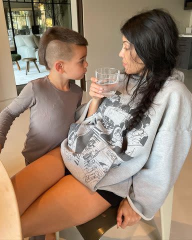 <p><a href="https://www.instagram.com/kourtneykardash/" data-component="link" data-source="inlineLink" data-type="externalLink" data-ordinal="1">@kourtneykardash</a></p>