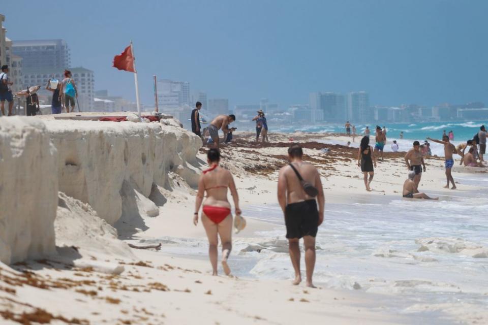 Desde marzo de 2021, la Semar ha limpiado más de 15 toneladas de sargazo en playas de Quintana Roo. Foto: Elizabeth Ruiz | Cuartoscuro 