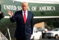 U.S. President Donald Trump waves after arriving by helicopter at Morristown Airport to depart aboard Air Force One bound for Washington in Morristown, New Jersey, U.S. August 14, 2017. REUTERS/Kevin Lamarque