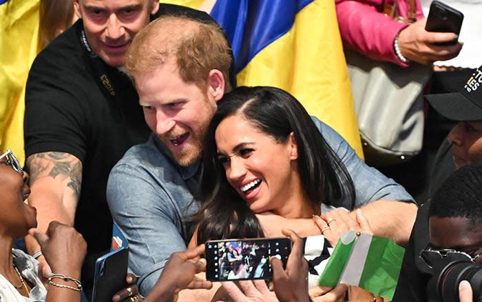 Meghan Markle con su esposo, Harry de Inglaterra