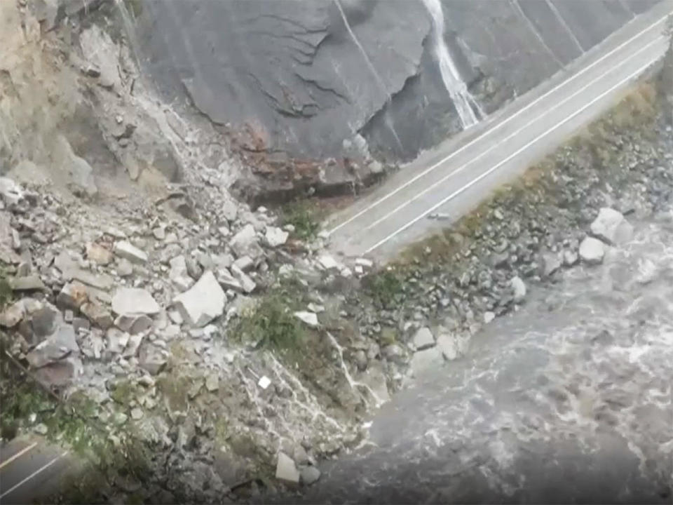 Highway 70 in Butte County, Calif., has been closed indefinitely due to a rockslide.  / Credit: CBS News