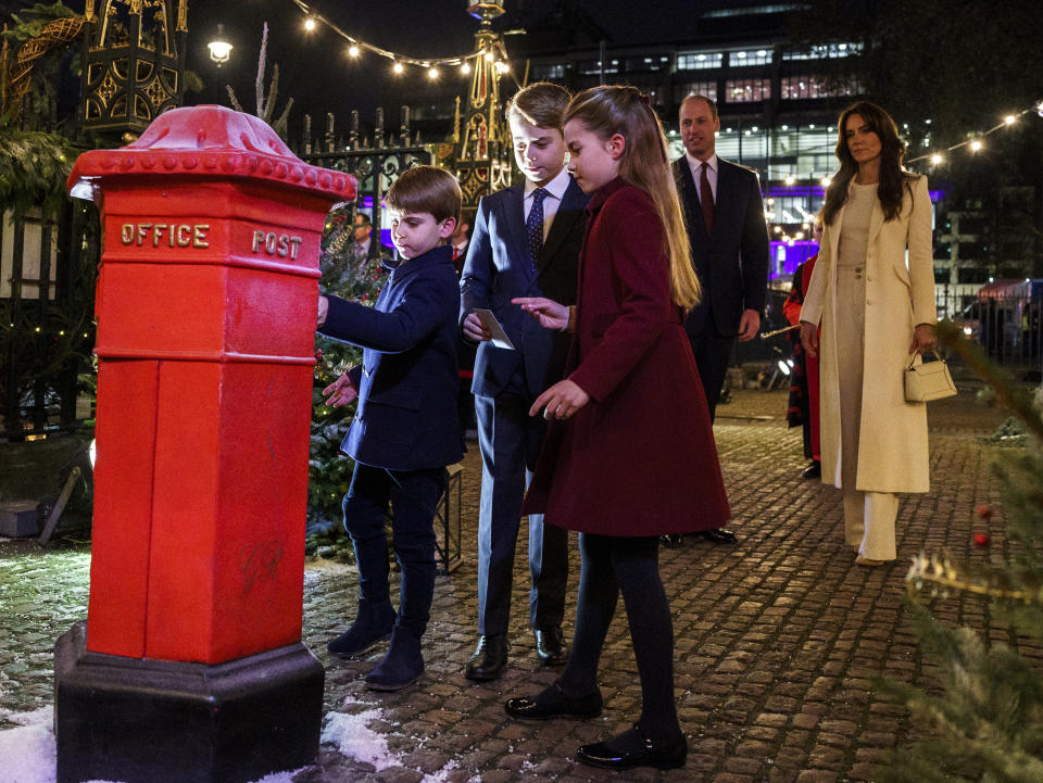 LONDON, ENGLAND - DECEMBER 8: (EDITOR'S NOTE: Image has been subject to approvals prior to transmission.) The Prince and Princess of Wales with their children (left to right) Prince Louis, Prince George and Princess Charlotte during the Royal Carols - Together At Christmas service at Westminster Abbey on December 8, 2023 in London, England. (Photo by Jordan Pettitt - Pool/Getty Images)