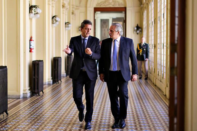 El presidente Alberto Fernández junto a Sergio Massa