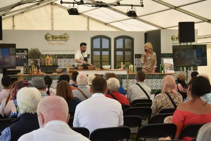 Chef gives demonstration in front of audience