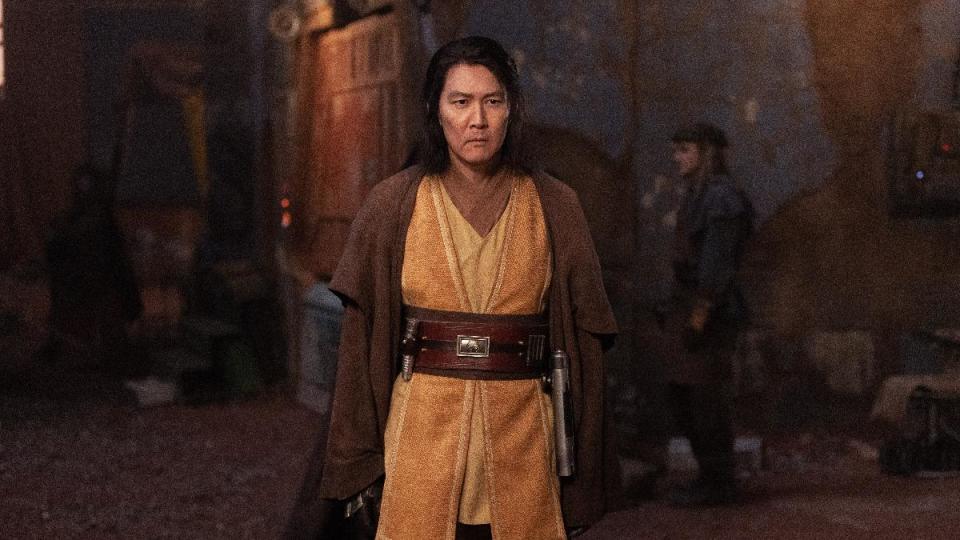 《侍者》李政宰捲入家族滅門慘案。（圖／Disney+提供）