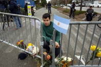 <p>George Embiricos, age 27, leaves flowers at the bike path along West Street in Manhattan in commemoration of those who died in the attack on Oct. 31, 2017 in New York City. (Photo: Carolyn Cole/Los Angeles Times via Getty Images </p>