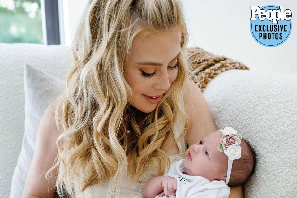 <p>Jenny Quicksall Photography</p> Tara Lipinski and daughter Georgie.