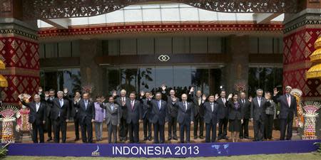 (L-R) Chile's President Sebastian Pinera, Hong Kong Chief Executive Leung Chun-ying, Canada's Prime Minister Stephen Harper, Japan's Prime Minister Shinzo Abe, Australia's Prime Minister Tony Abbott, South Korea's President Park Geun-Hye, Brunei's Sultan Hassanal Bolkiah, Malaysia's Prime Minister Najib Razak, China's President Xi Jinping, Mexico's President Enrique Pena Nieto, Indonesia's President Susilo Bambang Yudhoyono, New Zealand's Prime Minister John Key, Russia's President Vladimir Putin, Philippines President Benigno Aquino, Vietnam's President Truong Tan Sang, Taiwan's representative former vice president Vincent Siew, Thailand's Prime Minister Yingluck Shinawatra, Papua New Guinea's Prime Minister Peter O'Neill, Singapore's Prime Minister Lee Hsien Loong, Peru's Foreign Minister Eda Rivas and U.S. Secretary of State John Kerry pose for a family photo at the Asia-Pacific Economic Cooperation (APEC) Summit in Nusa Dua on the Indonesian resort island of Bali October 8, 2013. REUTERS/Beawiharta