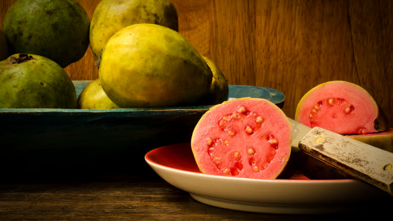 guavas in bowls with knife