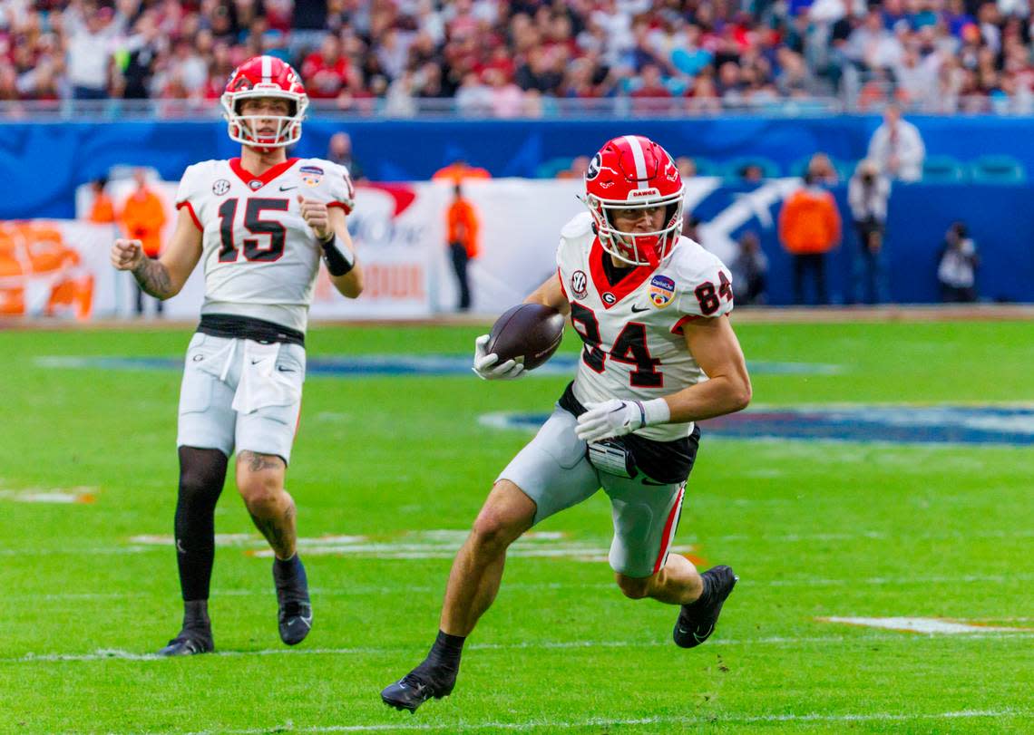 Georgia Bulldogs wide receiver Ladd McConkey (84) runs for a touchdown during the second half of the 90th annual Capital One Orange Bowl against the Florida State Seminoles at Hard Rock Stadium on Saturday, Dec. 30, 2023 in Miami Gardens, Fla. David Santiago/dsantiago@miamiherald.com