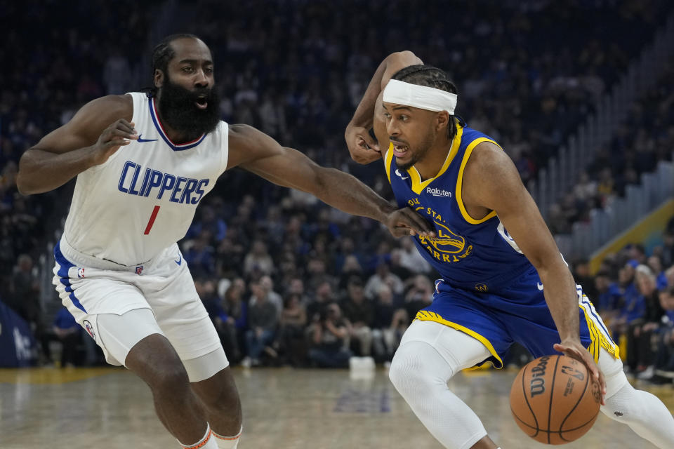 Golden State Warriors guard Moses Moody, right, gets around Los Angeles Clippers guard James Harden during the first half of an NBA basketball game Thursday, Nov. 30, 2023, in San Francisco. (AP Photo/Godofredo A. Vásquez)