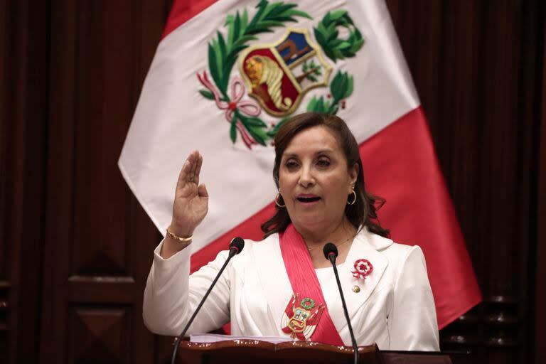 La presidenta peruana, Dina Boluarte, pronuncia su primer discurso anual ante el Congreso en Lima, Perú, el 28 de julio de 2023. 