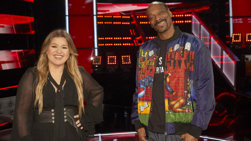 THE VOICE — “Knockout Reality” Episode 2010 — Pictured: (l-r) Kelly Clarkson, Snoop Dogg — (Photo by: Trae Patton/NBC) - Credit: Trae Patton/NBC