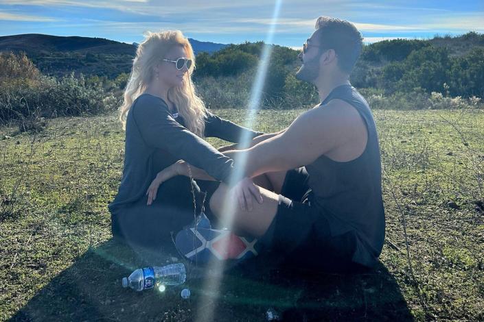 705px x 470px - Britney Spears and Sam Asghari Celebrate Christmas with Meditation Hike:  'Merry Britmas' - Naughty Gossip