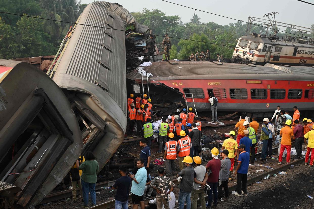 Image: TOPSHOT-INDIA-ACCIDENT-RAIL (DIBYANGSHU SARKAR / AFP - Getty Images)