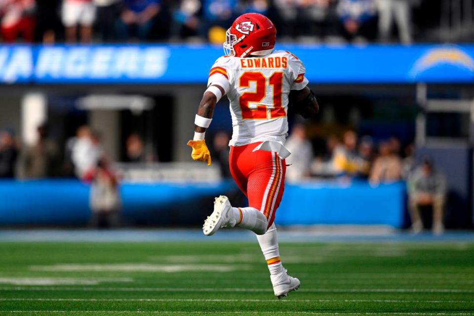 Chiefs safety Mike Edwards returns a fumble for a 97-yard touchdown during the first half of Sunday’s regular-season finale in L.A. against the Chargers at SoFi Stadium.