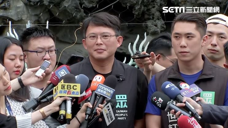 民眾黨立法院黨團總召黃國昌從政以來言行持續備受檢驗。