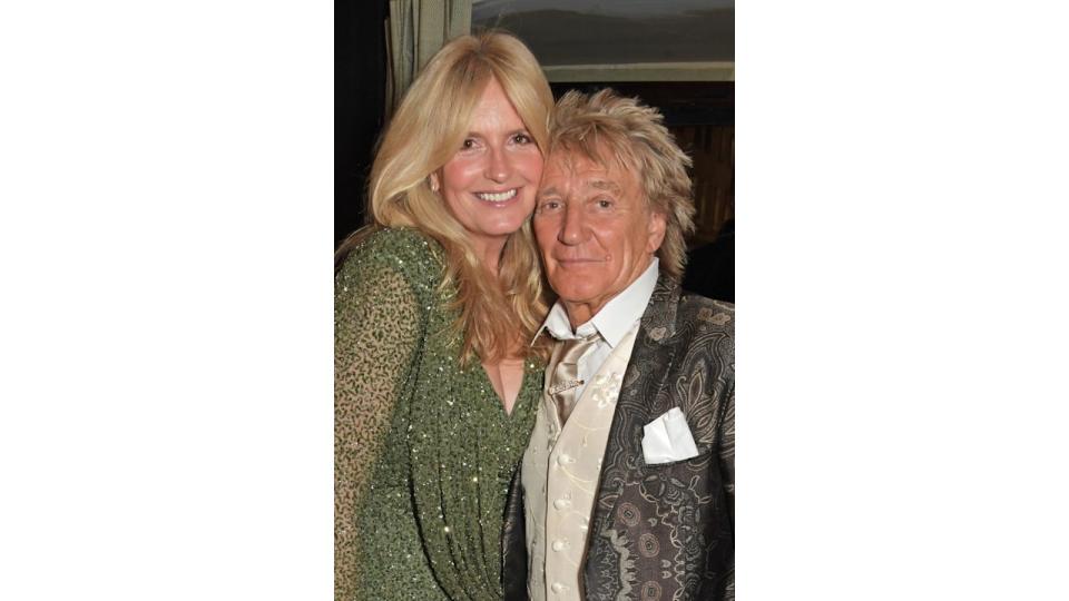 Penny Lancaster and Sir Rod Stewart standing close together 