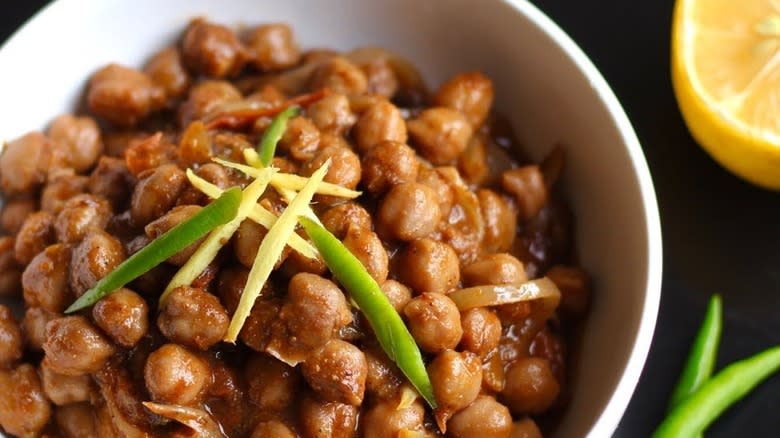 Aerial shot of pindi chana in a bowl