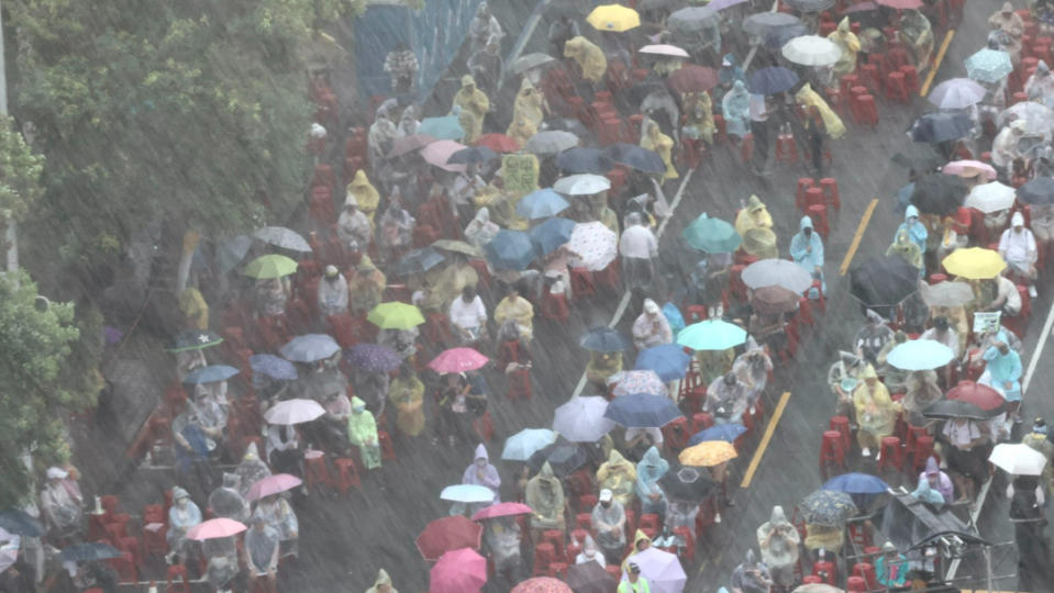 台北市下午下起傾盆大雨。廖瑞祥攝