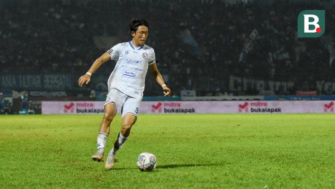 Gelandang Arema FC, Renshi Yamaguchi, kala beraksi di Piala Presiden 2022. (Bola.com/Iwan Setiawan)