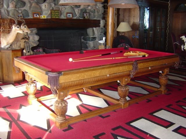 Granot Loma — Pool Table