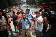 <p>A group of central americans, part of the the annual Stations of the Cross caravan march for migrants’ rights, during a protest in Mexico City, Saturday, April 7, 2018. (Photo: Emilio Espejel/NurPhoto via Getty Images) </p>