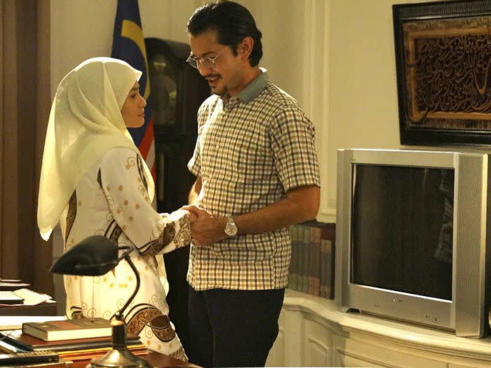 Farid Kamil and Acha Septriasa star as Anwar and Wan Azizah