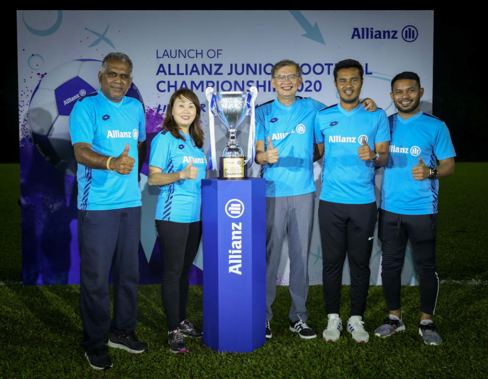 (From left) Allianz Junior Football Championship head selector K. Gunalan, Amy Loke, Zakri Khir and Rudie Ramli and Mohd Nizaruddin Yusof at the launch of AJFC Malaysia League 2020. — Picture courtesy of Allianz Malaysia Berhad