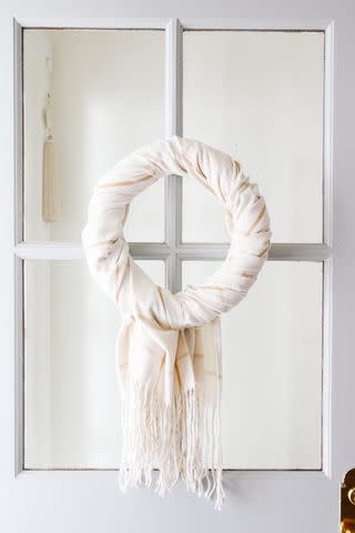 <p><a href="https://www.modern-glam.com/cozy-winter-wreath-upcycled-scarf/" data-component="link" data-source="inlineLink" data-type="externalLink" data-ordinal="1">Modern Glam</a></p>