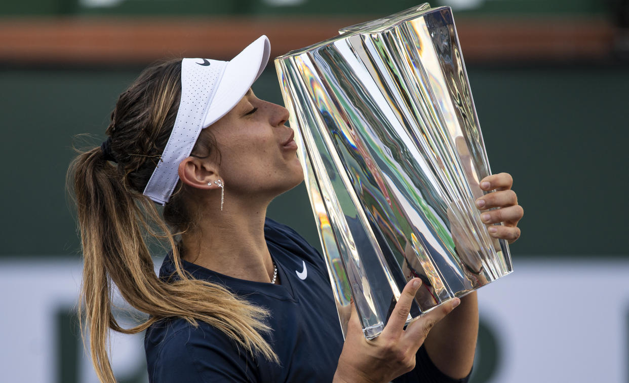 INDIAN WELLS, CALIFORNIA - OCTOBER 17: Paula Badosa of Spain celebrates her victory over Victoria Azarenka of Belarus in the final of the women's singles of the BNP Paribas Open at the Indian Wells Tennis Garden on October 17, 2021 in Indian Wells, California. (Photo by TPN/Getty Images)