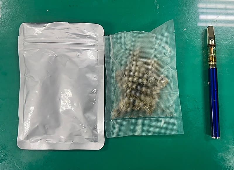 健身網紅「Peeta葛格」黎姓男子涉持有大麻遭逮，台北市警方掌握線索後，15日前往黎男的工作室等處搜索，查獲約9.86克大麻，警詢後依法送辦。（翻攝畫面／中央社）