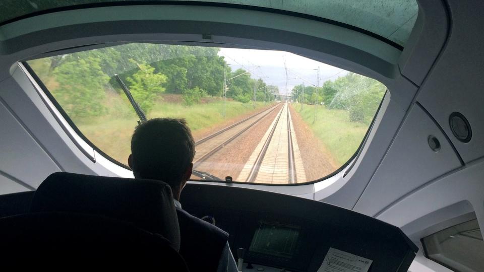 Wer Lokführer bei der Deutschen Bahn werden möchte, muss mental und physisch belastbar sein. Foto: Jan Woitas