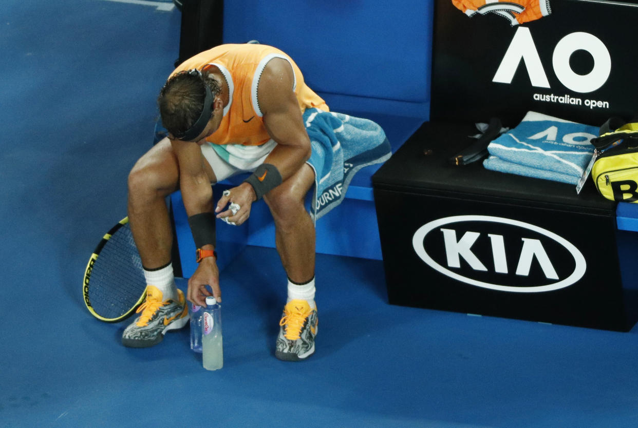 Rafael Nadal ist für Rituale wie die Anordnung seiner Flaschen bekannt (Bild: REUTERS/Edgar Su)
