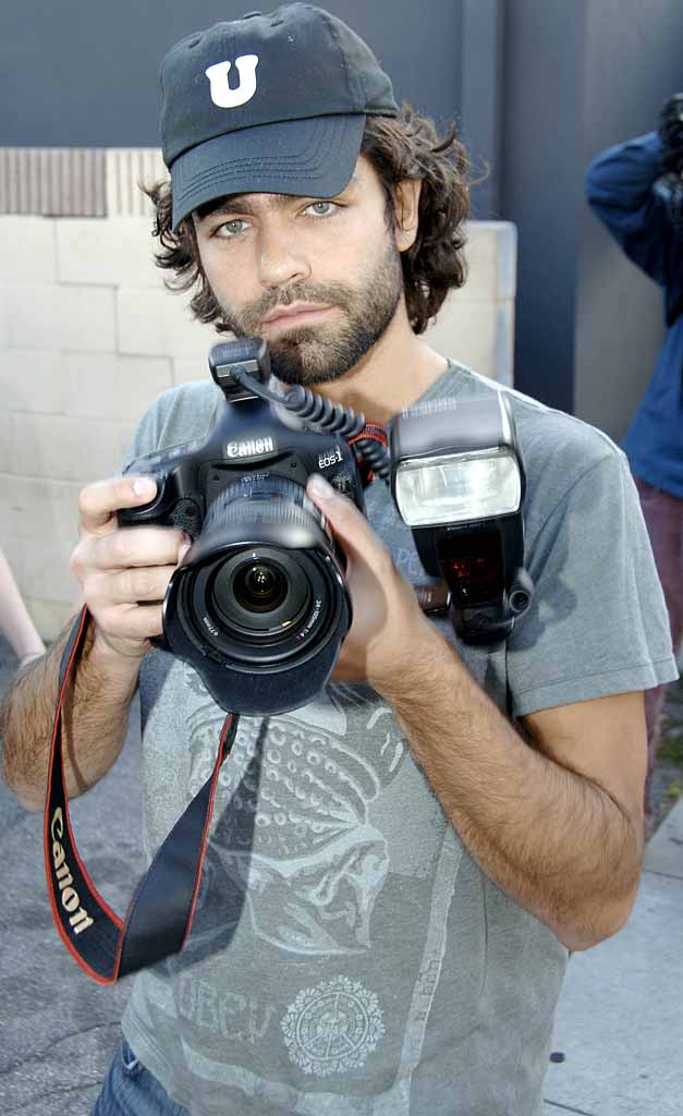 Adrian Grenier Paparazzo