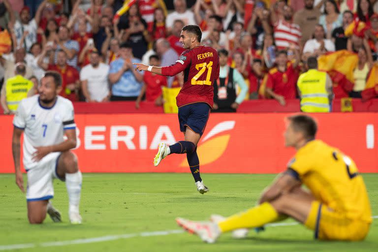 Ferran Torres, autor de un doblete en la goleada 6-0 de España sobre Chipre; la Roja anotó 13 goles en las dos últimas presentaciones por las eliminatorias de la Euro 2024