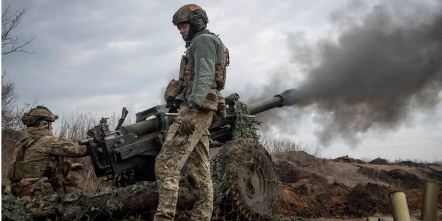 Artillerymen of the Armed Forces of Ukraine at positions in the district of Bakhmut, March 10, 2023