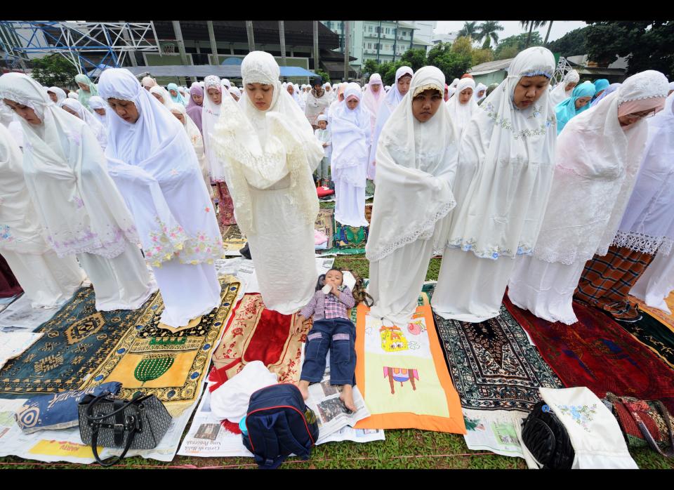 "Doa gaun" or "dress for praying." This dress slips over the clothing of women in two pieces...the gown and the headscarf. It is very common in Indonesia, Malaysia and Thailand. The doa gaun is usually carried with women when they are on the go. They can stop in the nearest Masjid, or suaru (a place for prayer), slip this over the clothing they are wearing, worship and take it off to continue the day.