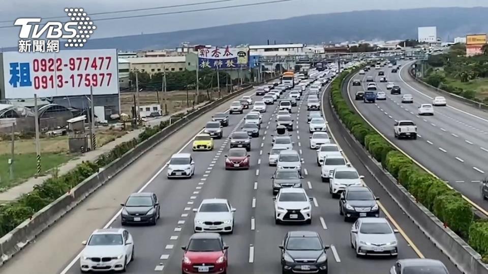 國道宛如大型停車場。（圖／TVBS資料畫面）