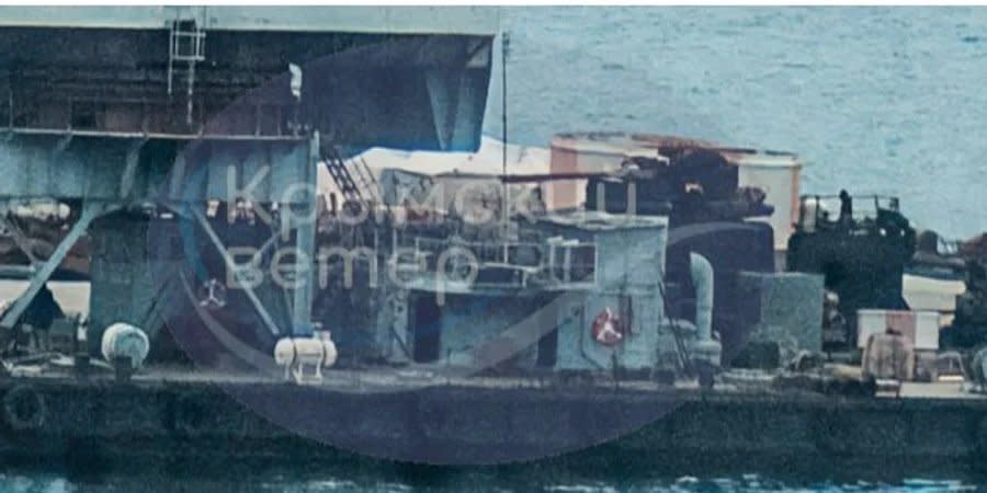 Russians raise the wreckage of the Novocherkassk ship from the bottom - photo