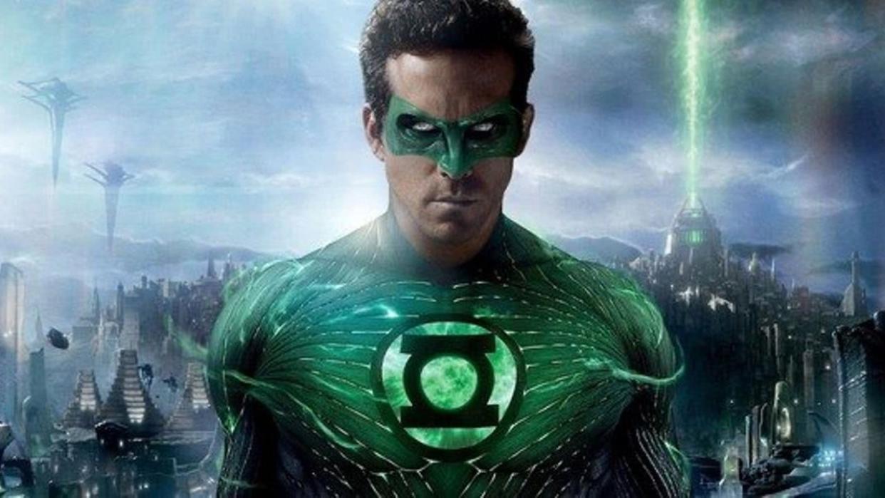  Ryan Reynolds on Green Lantern poster 