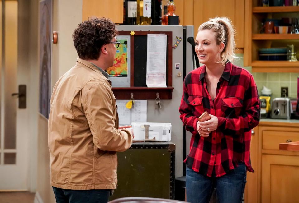 Kaley Cuoco and Jonny Galecki on 'Big Bang Theory'