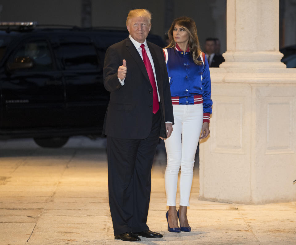 Así fue la fiesta de Trump para ver el Super Bowl: con porristas y Melania