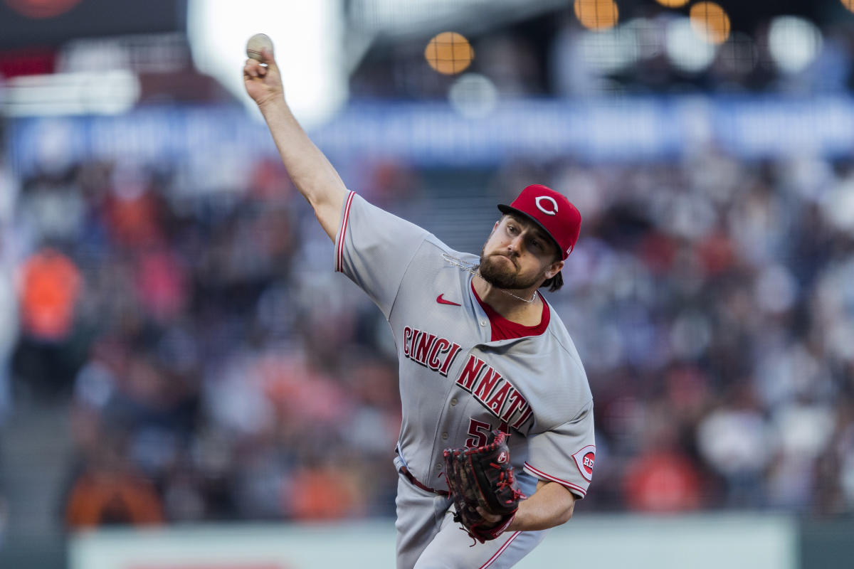 Ashcraft shuts down D-backs, Reds power way to 14-8 win